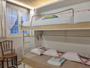Rúm í herbergi á Holiday Home Chalet Zun by Interhome