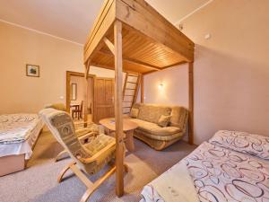 Postel nebo postele na pokoji v ubytování Apartment Stříbrný pramen-8 by Interhome