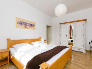 Ein Bett oder Betten in einem Zimmer der Unterkunft Apartment Wildrose by Interhome