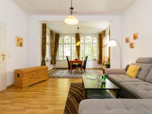 Ein Sitzbereich in der Unterkunft Apartment Wildrose by Interhome