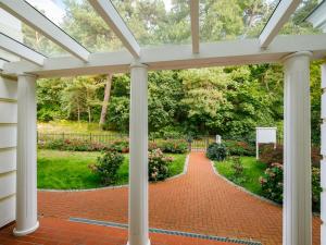 Ein Garten an der Unterkunft Apartment Wildrose by Interhome