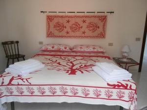 A bed or beds in a room at La Lampara