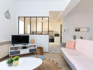 Μια τηλεόραση ή/και κέντρο ψυχαγωγίας στο Apartment Bono by Interhome