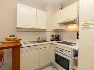Η κουζίνα ή μικρή κουζίνα στο Apartment Résidence des Tennis-3 by Interhome +17 φωτογραφίες