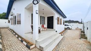 Fotografie z fotogalerie ubytování Modern Luxurious 3-Bedroom by RCCG CAMP off Lagos Ibadan-Expy v destinaci Idiomo