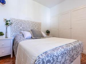 Ένα ή περισσότερα κρεβάτια σε δωμάτιο στο Holiday Home Morera by Interhome