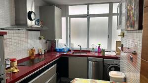 a kitchen with a sink and a window at Apartamento en Panaderos in Valladolid