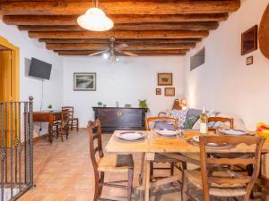 Μια τηλεόραση ή/και κέντρο ψυχαγωγίας στο Holiday Home Cadoni by Interhome +25 φωτογραφίες