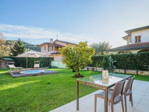 a patio with a table and chairs in a yard at Holiday Home La Frida 2 by Interhome in Stiava