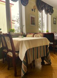 Posedenie v ubytovaní Tuberoza