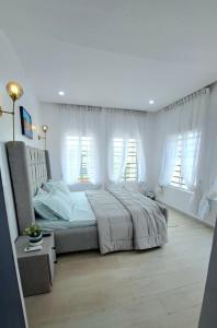 Fotografie z fotogalerie ubytování Modern Luxurious 3-Bedroom by RCCG CAMP off Lagos Ibadan-Expy v destinaci Idiomo