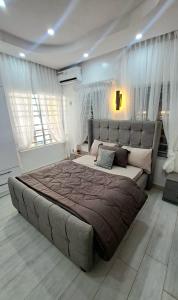 Fotografie z fotogalerie ubytování Modern Luxurious 3-Bedroom by RCCG CAMP off Lagos Ibadan-Expy v destinaci Idiomo