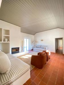 Postel nebo postele na pokoji v ubytování Casa da Pergola - Beach Design Villa Private Pool + 23 fotografií