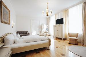 TV a/nebo společenská místnost v ubytování Hotel Fletzinger