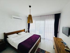 A bed or beds in a room at Fuda Hotel