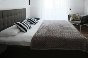 Postel nebo postele na pokoji v ubytování ComeCasa Città Studi Terraced Apartment