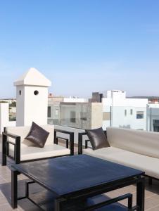 a balcony with two couches and a coffee table at Villa Africa in Essaouira