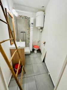 Kylpyhuone majoituspaikassa COCON 1 - Cathédrale & Castillet - Parking Gratuit