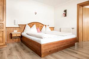 Łóżko lub łóżka w pokoju w obiekcie Appartement Arnoldgut
