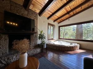 Μια τηλεόραση ή/και κέντρο ψυχαγωγίας στο Cabañas VIP Mazamitla