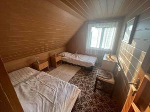 Tempat tidur dalam kamar di Chalupa Valteřice