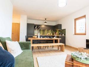 Kuchyňa alebo kuchynka v ubytovaní Appartement 3 Ch., 4 Pièces, 6 Pers., Valmorel avec Parking - FR-1-291-887 + 3 fotografie