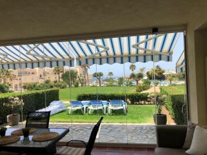 Imagen de la galería de La Cala gorgeous 2 bedroom apartment with stunning gardens, pools and sea views, en Mijas Costa