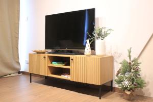 Uma televisão e/ou sistema de entretenimento em Dobro došli u Čarne vrhove!
