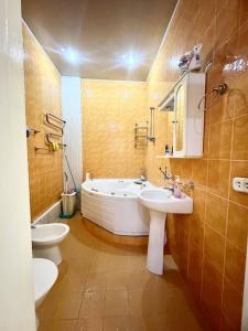 Ванна кімната в Стильная квартира в ретро style