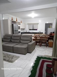 Η κουζίνα ή μικρή κουζίνα στο Casa de fácil acesso 1a2km da prai