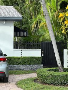 a car parked in front of a house at VILLA GUILLA in Miami