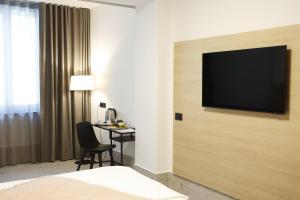 TV a/nebo společenská místnost v ubytování FLORAMARE HEALTH RESORT