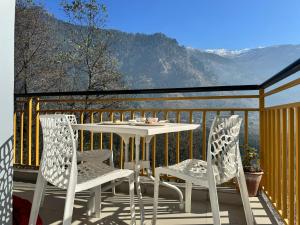 Pemandangan gunung umum atau pemandangan gunung yang diambil dari penginapan & sarapan