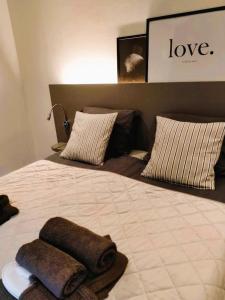 Tempat tidur dalam kamar di Inn den Acht Venlo