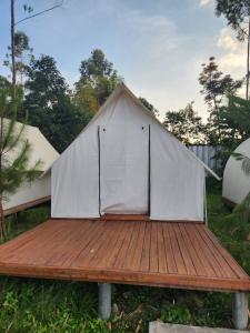 a tent sitting on top of a wooden deck at Kayak Glamping in Pondokbungur