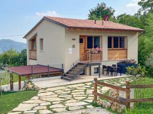 a small house with a patio and a deck at Agriturismo Ai Masi in Combai