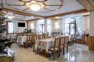Εστιατόριο ή άλλο μέρος για φαγητό στο Sadyba u Halyny