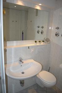 Ванная комната в 1-78, Seeseite, Haus Metropol, 4 Etage