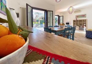 a dining room with a table with a bowl of oranges at Solemar Sicilia - Villa Mariù in Palermo