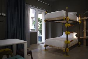 Postel nebo postele na pokoji v ubytování Hostelò - Luxury Hostel + 37 fotografií