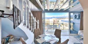 Posezení v ubytování Skol 706 Lovely 2 Bedroom Apartment For Rent in Skol Marbella