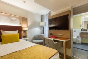 Una cama o camas en una habitación de Leonardo Hotel Antwerpen
