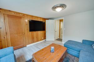 Gambar di galeri bagi Cozy Nampa Escape with Fireplace and Smart TV! di Nampa
