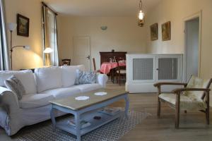 Ruang duduk di Gite de la Tuilière, calme absolu dans hameau protégé
