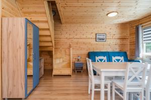 a dining room with a table and chairs at Domek 7 osobowy piętrowy in Stegna