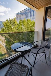 Park Panorama Residence - 1BR with Scenic Views tesisinde bir balkon veya teras