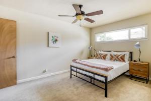 a bedroom with a bed and a ceiling fan at San Jose 2br w parking nr bakeries groceries SFO-1635 in San Jose