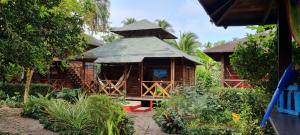 a small wooden house with a roof at La Joviseña in Nuquí