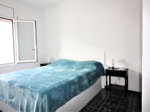 a white room with a bed and a window at Apartamento Roses, 2 dormitorios, 6 personas - ES-258-76 in Roses
