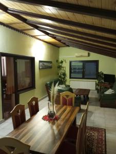 TV a/nebo společenská místnost v ubytování Guesthouse Pavličić
